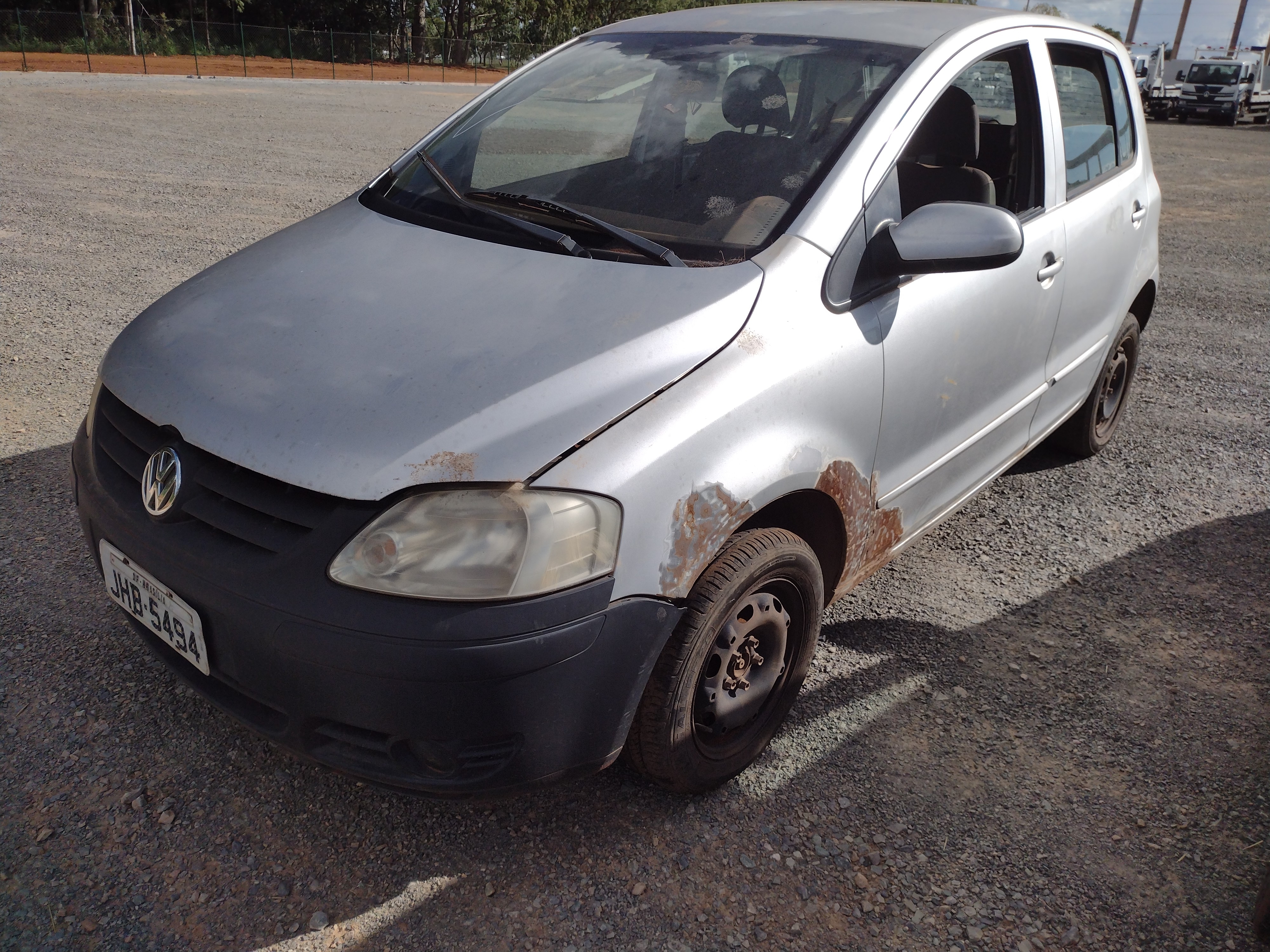 VOLKSWAGEN - FOX 1.0 - leilão extrajudicial - SAMAMBAIA DF - lance mínimo R$ 8.000
