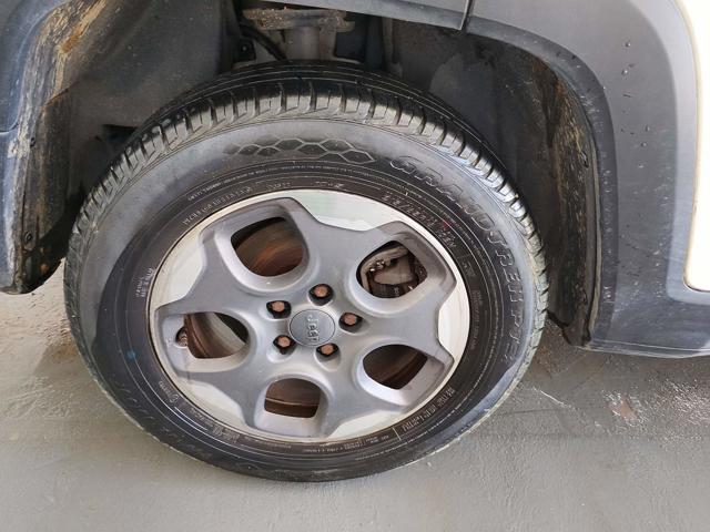 JEEP RENEGADE 1.8 AUTOM. - 2021/2021 — foto 28 de 40
