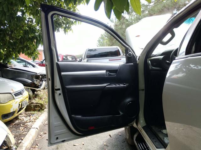 HILUX CD SRV 4X4 2.8 TDI DIESEL AUT - 2021/2022 — foto 15 de 38