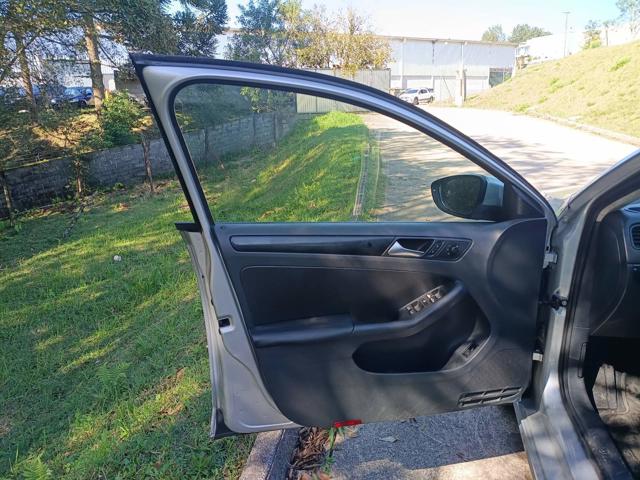 VOLKSWAGEN JETTA 2.0 - 2012/2012 — foto 14 de 28