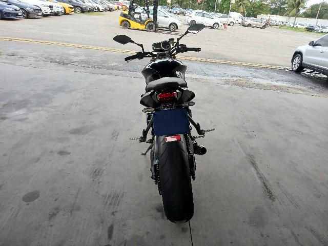 TRIUMPH STREET TRIPLE RA - 2013/2014 — foto 5 de 16