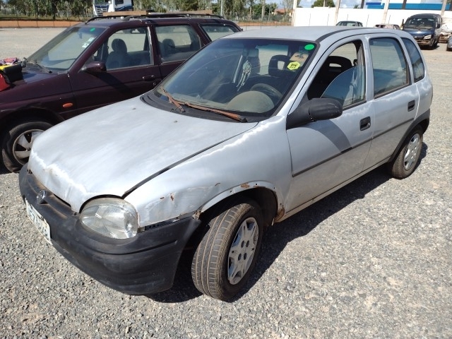 GM - CORSA SUPER - leilão extrajudicial - SAMAMBAIA DF - lance mínimo R$ 4.100