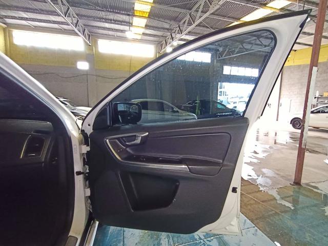 VOLVO XC60 2.0T5 R-DES - 2014/2014 — foto 12 de 28