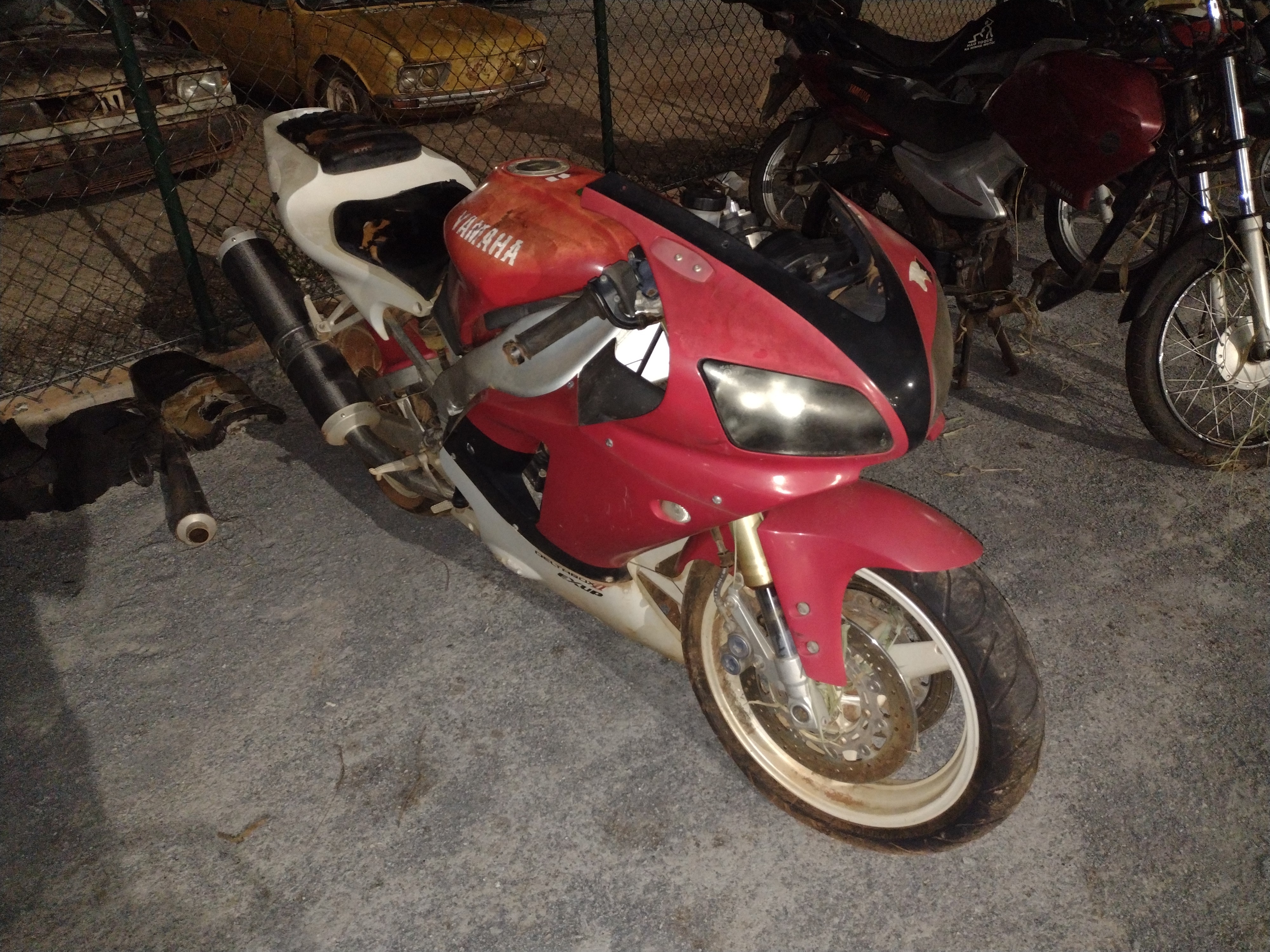 YAMAHA - YZF R1 - leilão extrajudicial - SAMAMBAIA DF - lance mínimo R$ 4.900