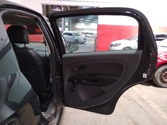 FIAT PUNTO 1.4 - 2010/2010 — foto 21 de 40