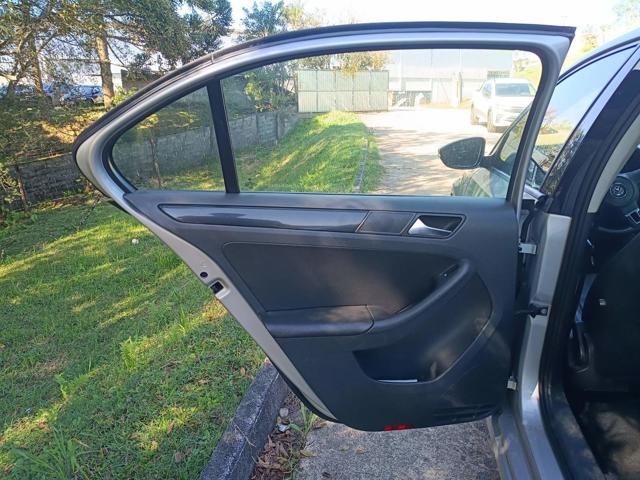 VOLKSWAGEN JETTA 2.0 - 2012/2012 — foto 15 de 28