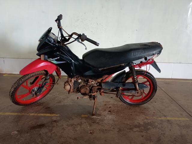 Honda Pop100 2014 em leilão