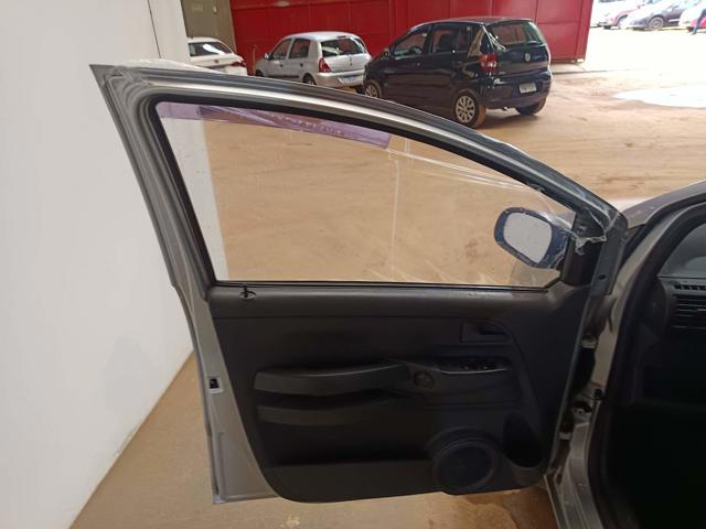 VOLKSWAGEN FOX 1.0 - 2007/2008 — foto 13 de 32