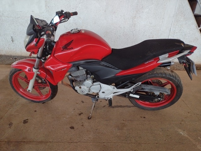 HONDA - CB 300R - leilão extrajudicial - VÁRZEA GRANDE MT - lance mínimo R$ 700