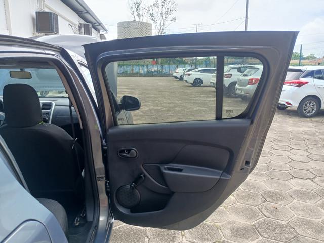 RENAULT SANDERO AUTH 10 - 2017/2018 — foto 16 de 27