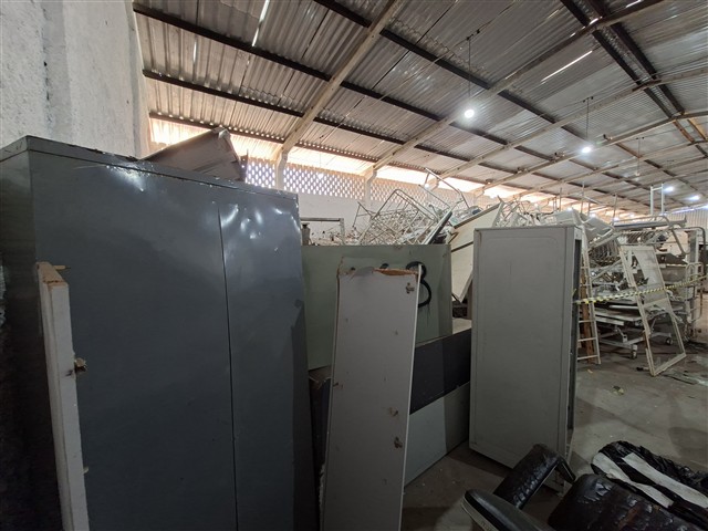 Lote composto por: Macas de ferrro, camas hospitalares, fich