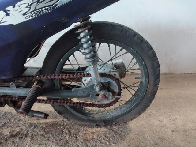 HONDA C100 BIZ ES - 2004/2005 — foto 9 de 11
