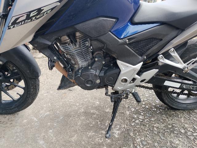 Foto 8 de 16: CB300F TWISTER ABS - 2025/2026