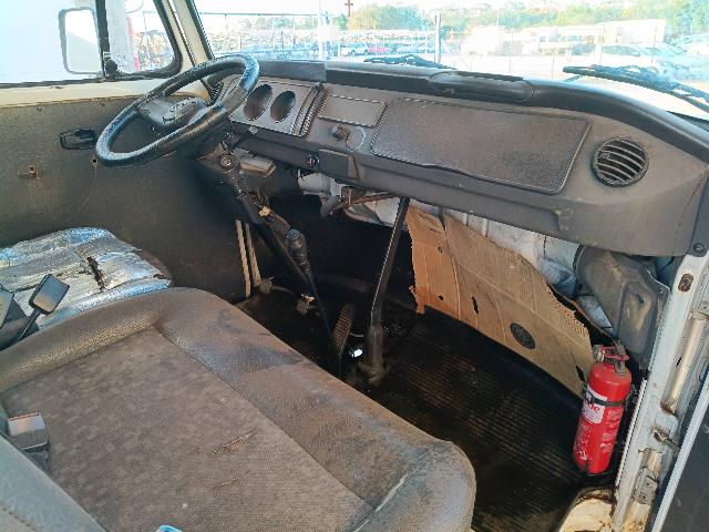 VOLKSWAGEN KOMBI - 2004/2005 — foto 13 de 23