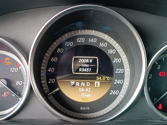 MERCEDES-BENZ C 180 CGI - 2012/2012 — foto 7 de 34