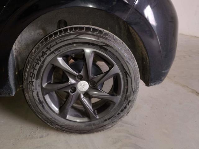 PEUGEOT 208 ALLURE - 2013/2014 — foto 26 de 32