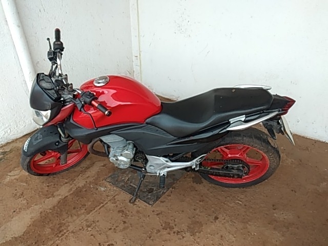 HONDA - CB 300R - leilão extrajudicial - SÃO LUÍS MA - lance mínimo R$ 800