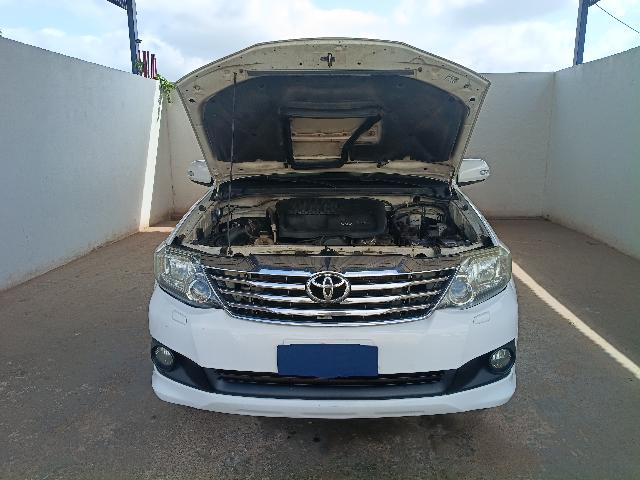 TOYOTA HILUXSW4 SRV4X4 - 2014/2014 — foto 13 de 40