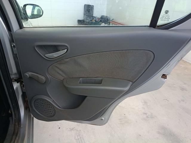 FIAT PALIO ATTRACTIV 1.0 - 2012/2012 — foto 19 de 27
