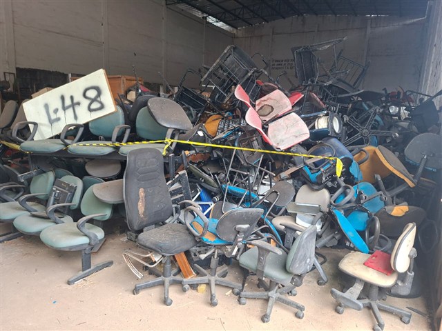 LOTE 48 LOTE 48 - LOTE COMPOSTO POR MONITORES, CADEIRAS, CPU'S, IMPR