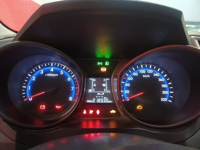 HYUNDAI HB20S 1.0M COMF - 2015/2016 — foto 6 de 40