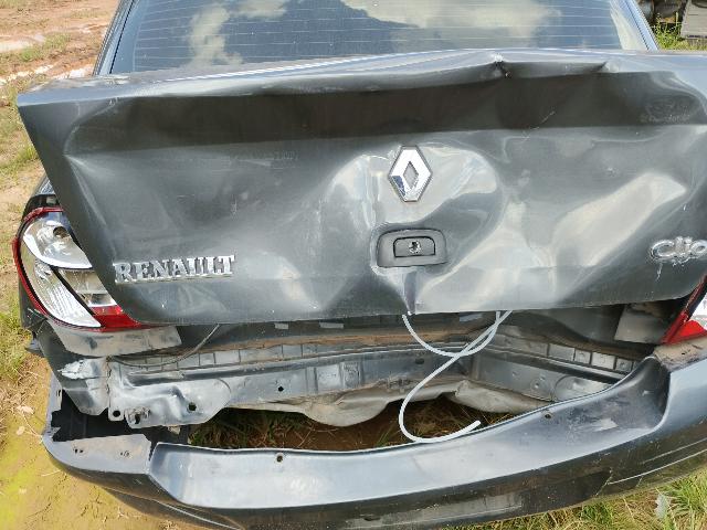 RENAULT CLIO RT 1.0 16V - 2002/2002 — foto 31 de 37