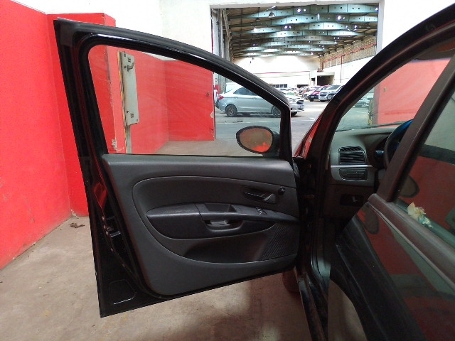 FIAT PUNTO 1.4 - 2010/2010 — foto 19 de 40