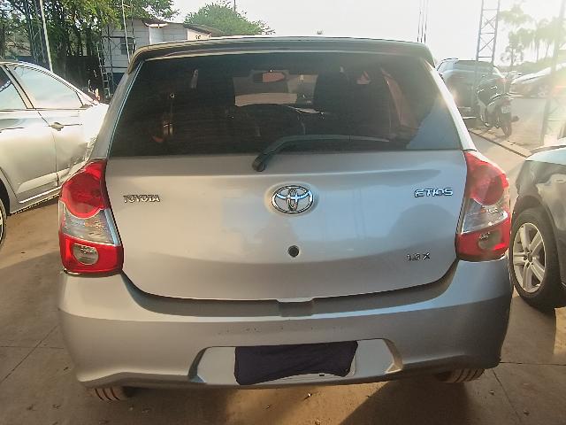 Foto 16 de 29: ETIOS HB X 13L MT - 2017/2018