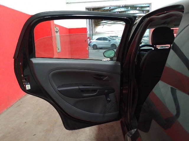 FIAT PUNTO 1.4 - 2010/2010 — foto 20 de 40