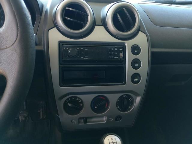 FORD FIESTA 1.6 FLEX - 2013/2014 — foto 8 de 36