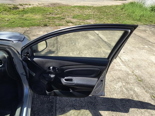 NISSAN VERSA 16S FLEX - 2011/2012 — foto 13 de 26