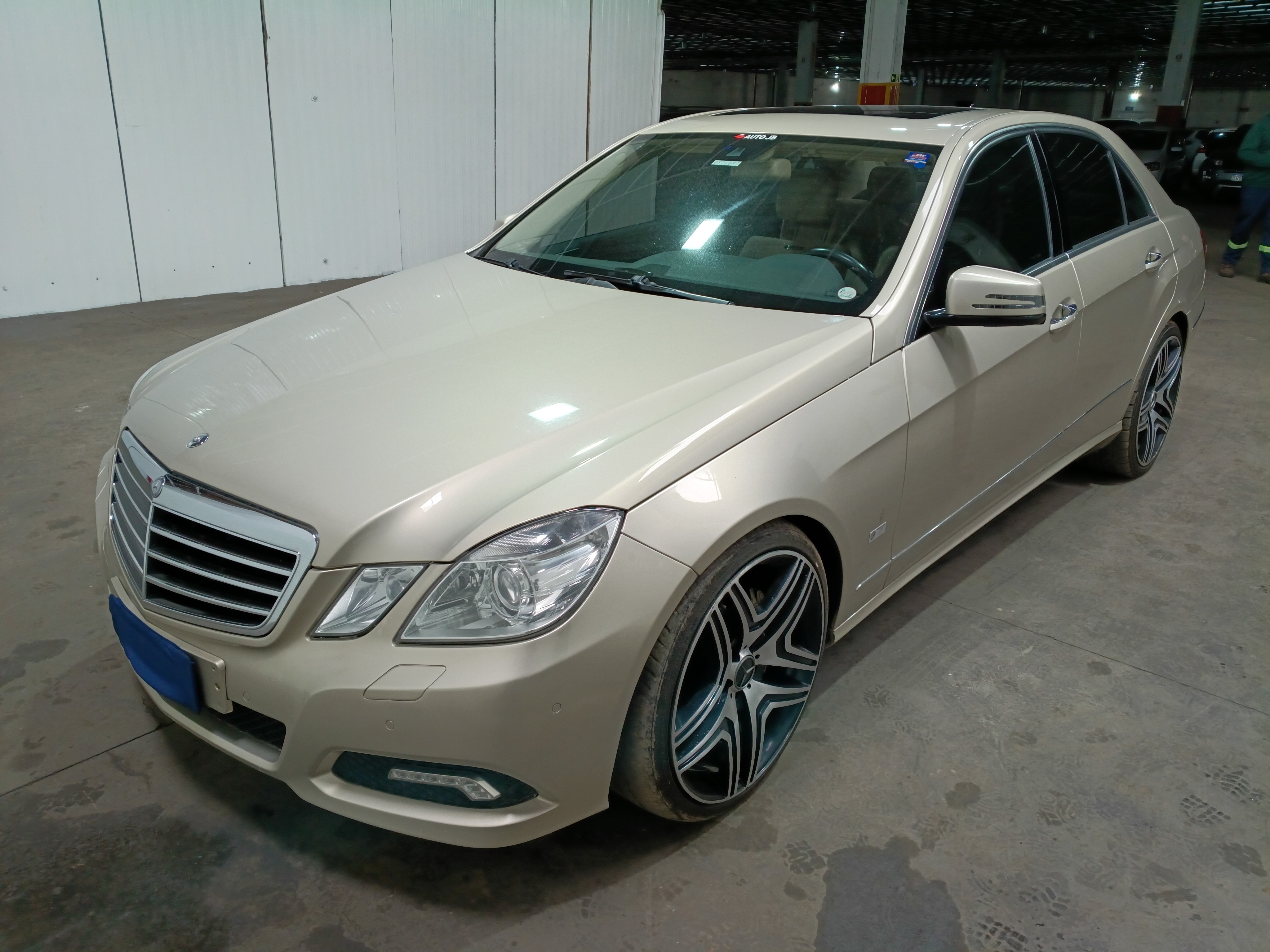 MERCEDES-BENZ - E 350 - leilão extrajudicial - CANOAS RS - lance mínimo R$ 23.500