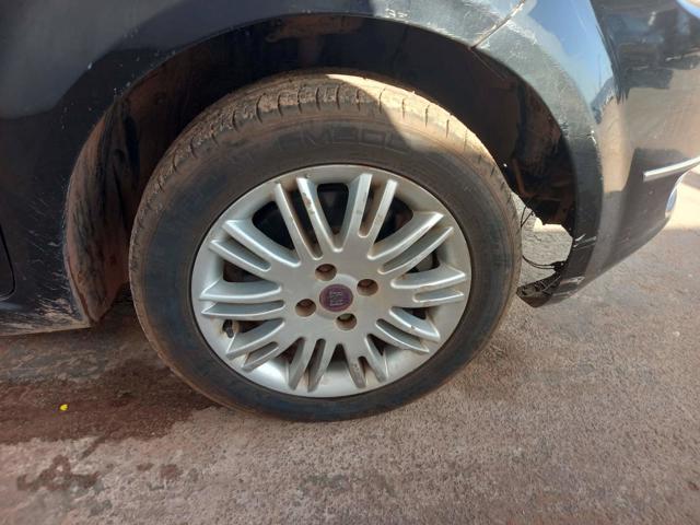 FIAT LINEA ESSENCE DUAL - 2012/2013 — foto 26 de 28