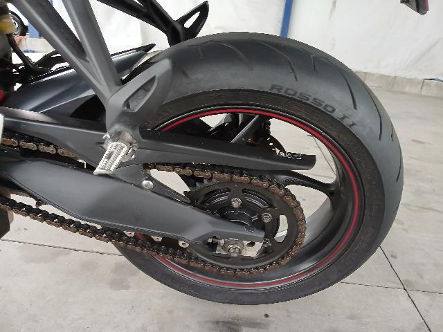TRIUMPH STREET TRIPLE RA - 2013/2014 — foto 8 de 16