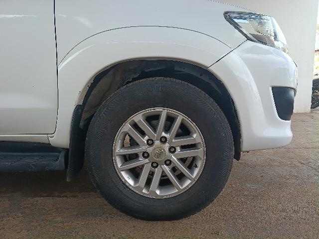 TOYOTA HILUXSW4 SRV4X4 - 2014/2014 — foto 33 de 40