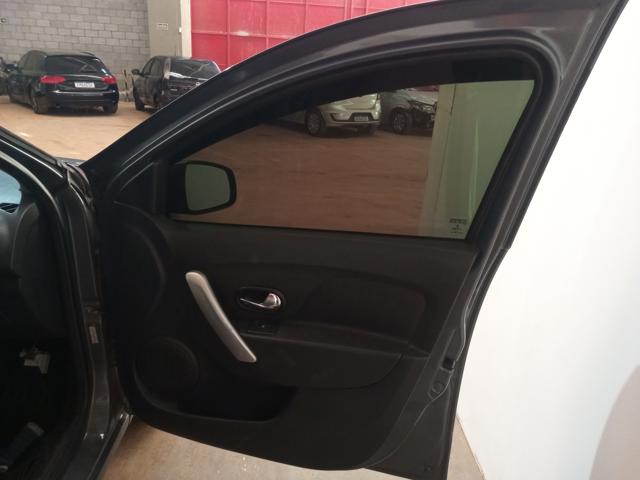 RENAULT SANDERO DYNA 16R - 2016/2017 — foto 13 de 39