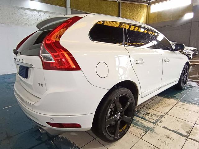 VOLVO XC60 2.0T5 R-DES - 2014/2014 — foto 5 de 28