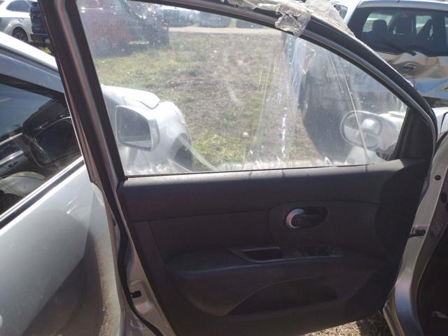 NISSAN LIVINA 18SL - 2012/2013 — foto 15 de 36