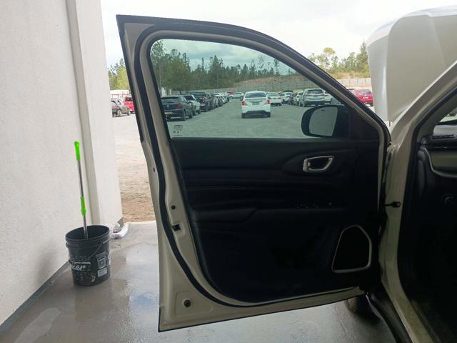 Foto 18 de 39: COMPASS LONGITUDE T - 2025/2026