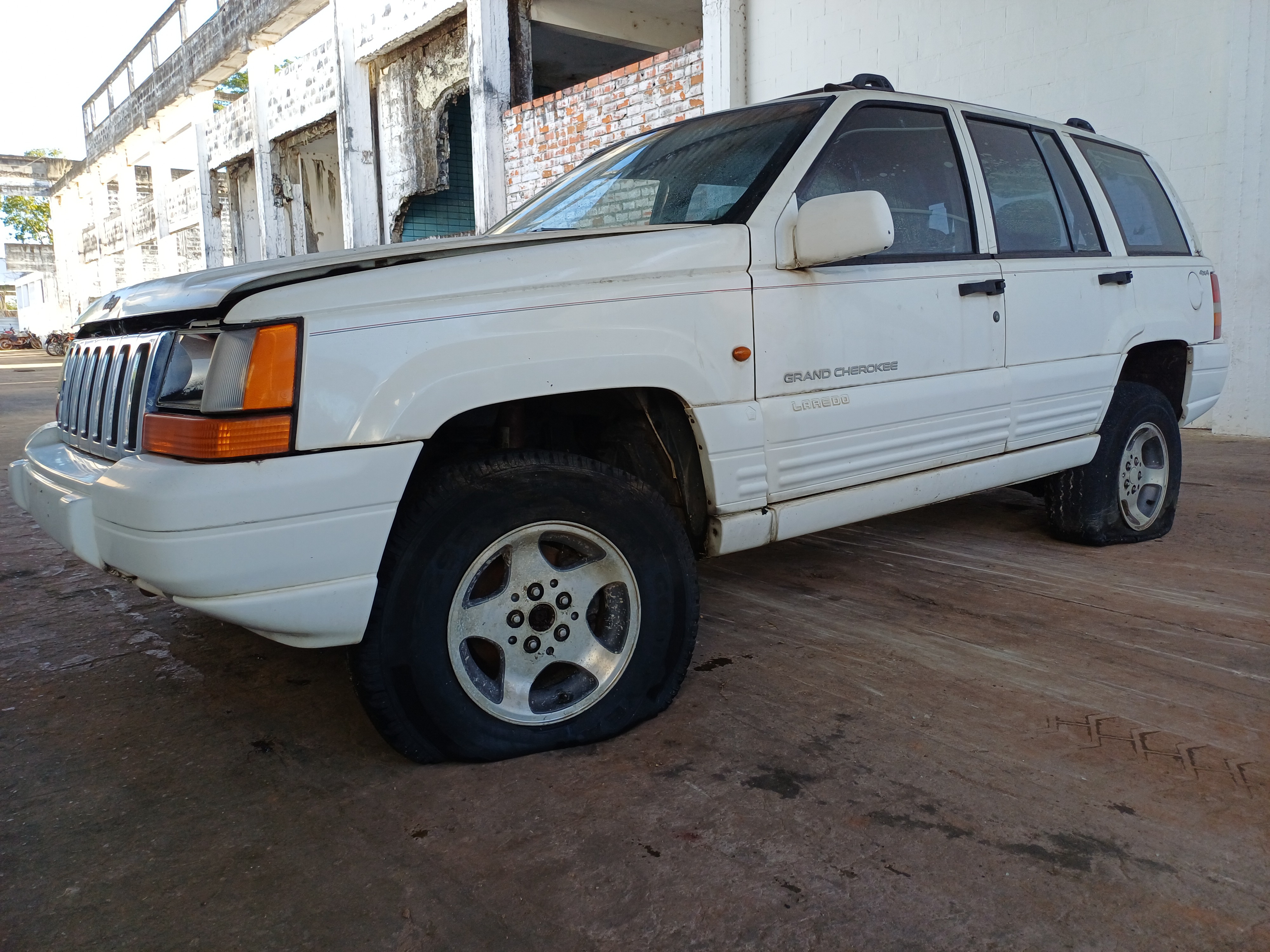 JEEP - GCHEROKEE LARED - leilão extrajudicial - TERESINA PI - lance mínimo R$ 1.600