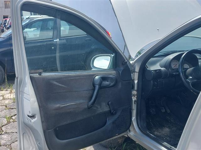 Foto 12 de 25: CORSA MILENIUM - 2001/2002