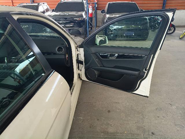 MERCEDES-BENZ C 180 CGI - 2012/2012 — foto 16 de 34