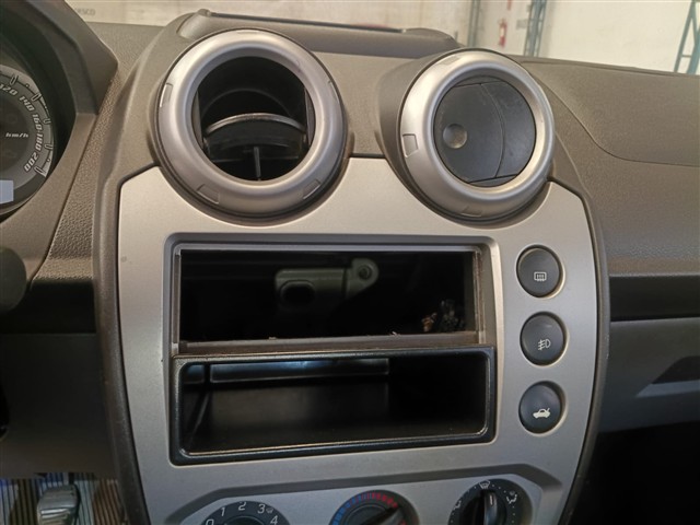 FORD FIESTA SEDAN1.6FLEX - 2012/2013 — foto 13 de 40