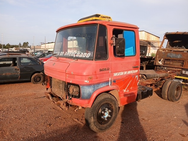 MERCEDES-BENZ - L 608 D - leilão extrajudicial - VÁRZEA GRANDE MT - lance mínimo R$ 2.000