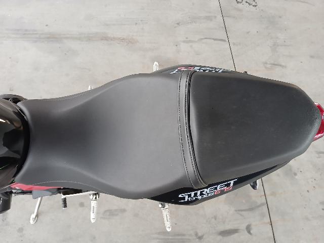 TRIUMPH STREET TRIPLE RA - 2013/2014 — foto 11 de 16