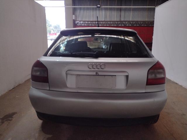 AUDI A3 1.8 - 2002/2002 — foto 26 de 39