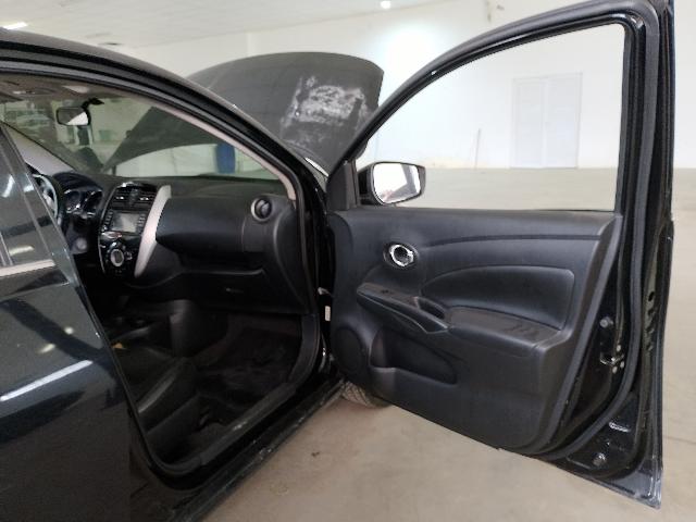 Foto 21 de 44: VERSA 16 UNIQUE - 2015/2016