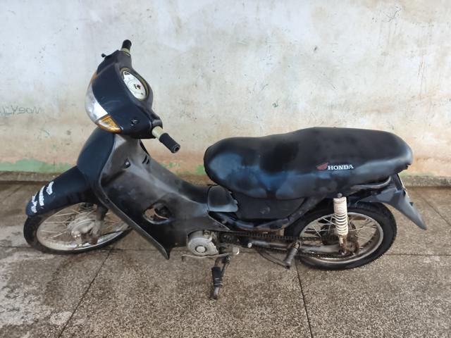 Honda C100 BIZ ES 2004 em leilão