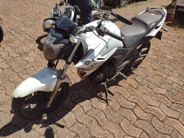 YAMAHA - FAZER250 BLUEFLEX - leilão extrajudicial - SAMAMBAIA DF - lance mínimo R$ 4.800
