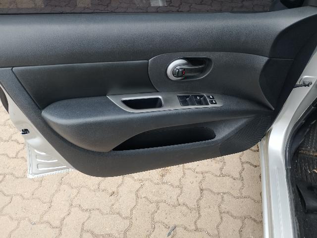 Foto 11 de 30: LIVINA 18SL - 2011/2012